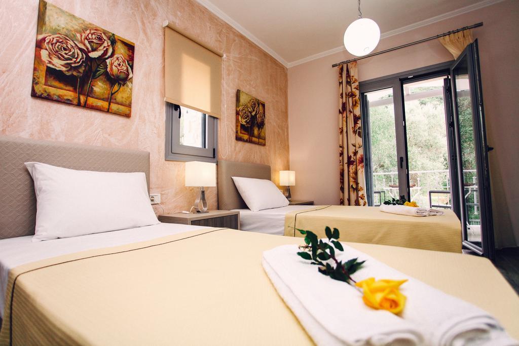 Ionian Diamond Villas Mikros Gialos Bagian luar foto