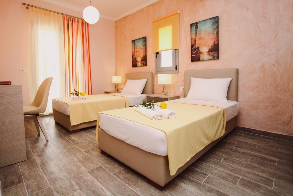 Ionian Diamond Villas Mikros Gialos Bagian luar foto