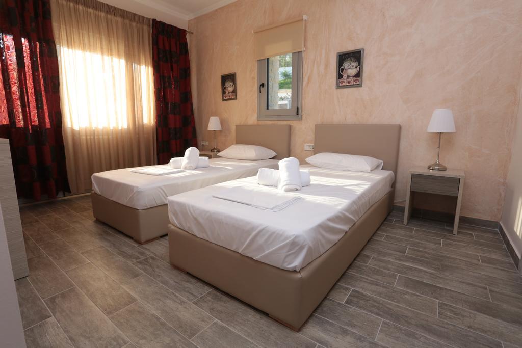 Ionian Diamond Villas Mikros Gialos Bagian luar foto