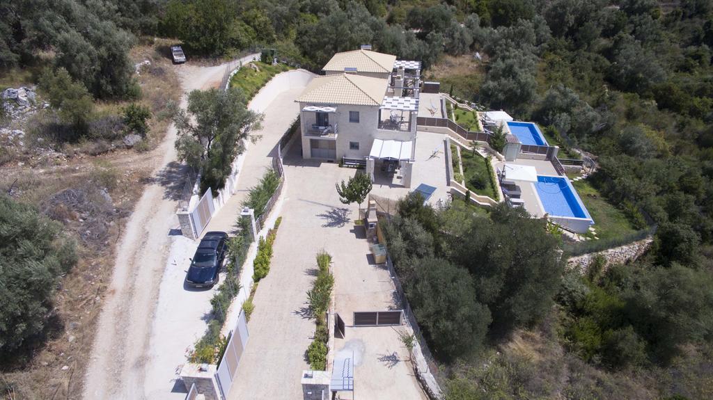 Ionian Diamond Villas Mikros Gialos Bagian luar foto
